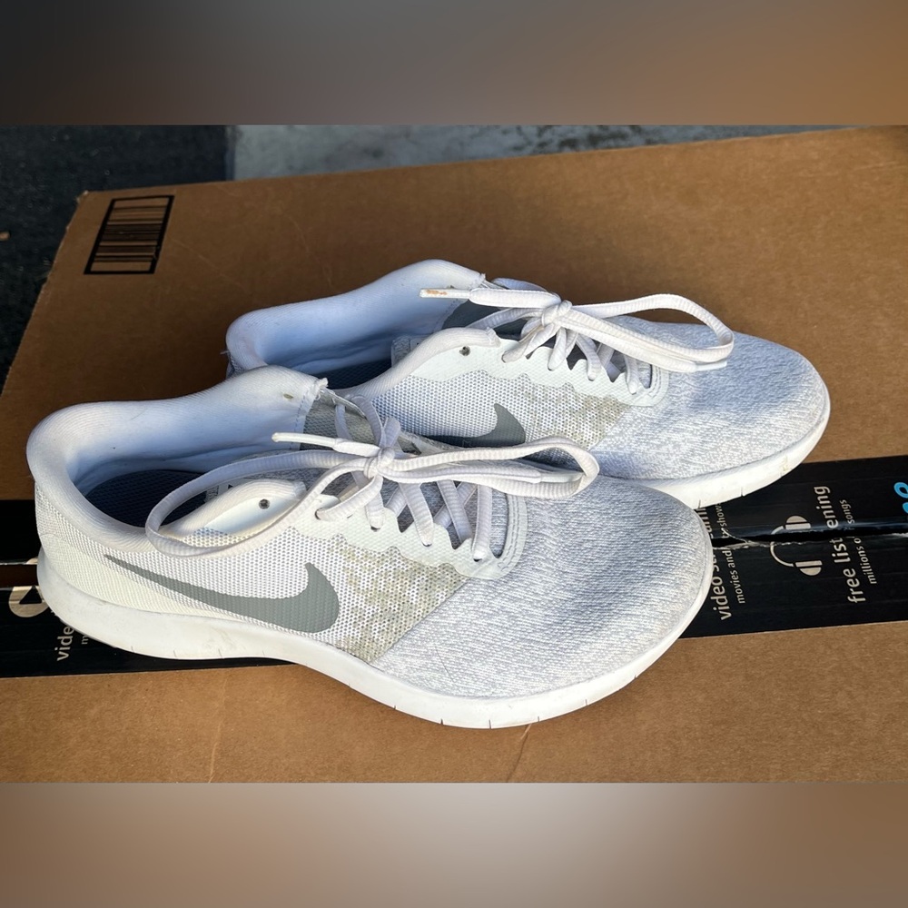 Women’s Nike shoes